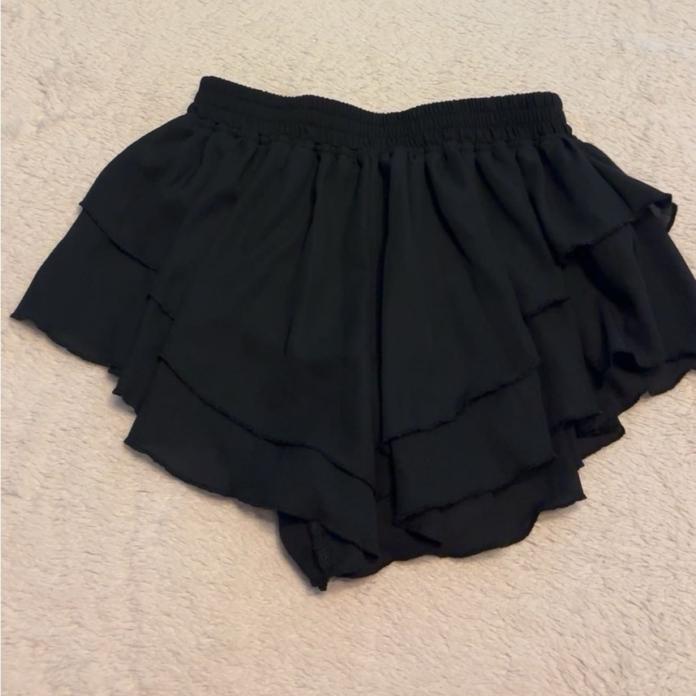 Flowy black shorts
